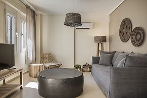 Meliti Waterfront Suites