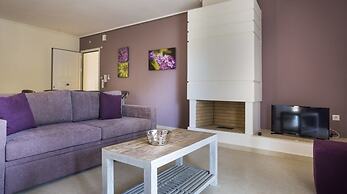 Meliti Waterfront Suites