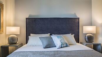 Meliti Waterfront Suites