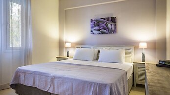 Meliti Waterfront Suites