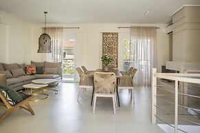 Meliti Waterfront Suites