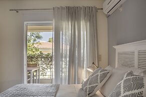 Meliti Waterfront Suites