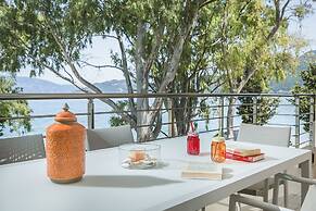 Meliti Waterfront Suites