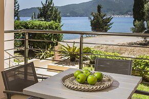 Meliti Waterfront Suites