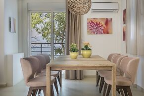 Meliti Waterfront Suites