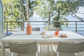 Meliti Waterfront Suites