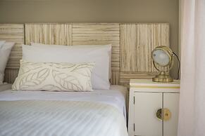 Meliti Waterfront Suites