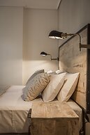 Meliti Waterfront Suites