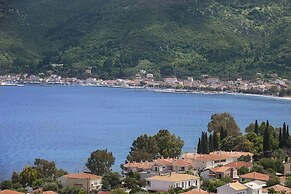 Meliti Waterfront Suites