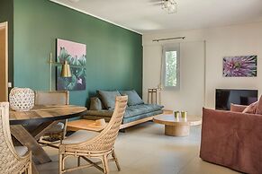 Meliti Waterfront Suites