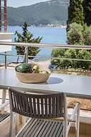 Meliti Waterfront Suites