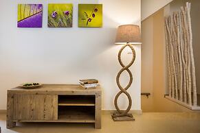 Meliti Waterfront Suites