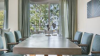 Meliti Waterfront Suites