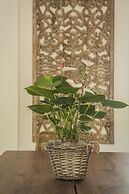 Meliti Waterfront Suites