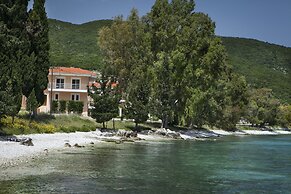 Meliti Waterfront Suites