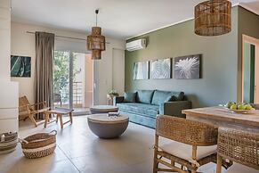 Meliti Waterfront Suites