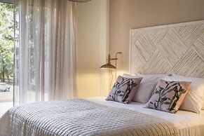 Meliti Waterfront Suites