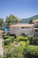 Meliti Waterfront Suites