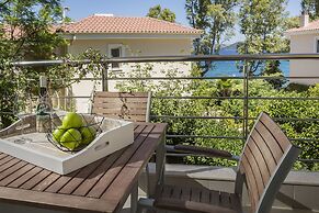 Meliti Waterfront Suites