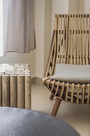 Meliti Waterfront Suites