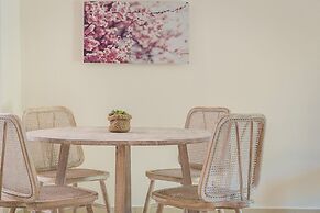 Meliti Waterfront Suites