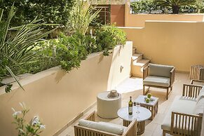 Meliti Waterfront Suites