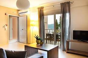 Meliti Waterfront Suites