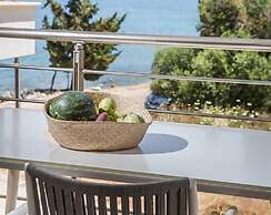 Meliti Waterfront Suites