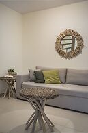 Meliti Waterfront Suites