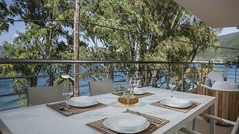 Meliti Waterfront Suites