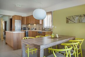 Meliti Waterfront Suites