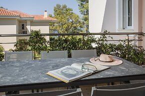 Meliti Waterfront Suites