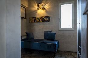 Al Console Luxury Suite