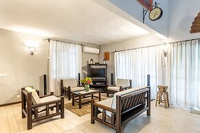 Villa with Heated Pool