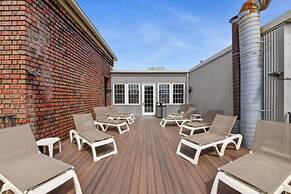 Bluebird Suites at the Warehouse District