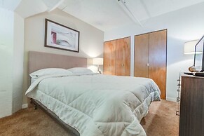 Bluebird Suites at the Warehouse District