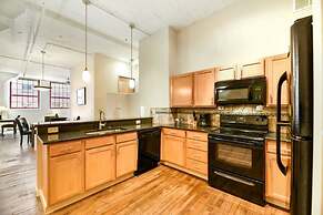 Bluebird Suites at the Warehouse District