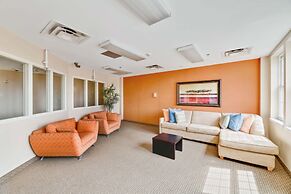 Bluebird Suites at the Warehouse District