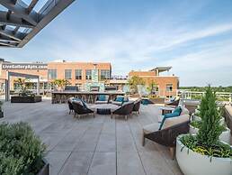 Bluebird Suites near Chevy Chase