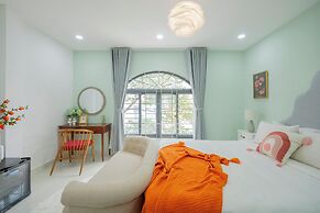 AMILA NGUYEN HUE HOTEL by SAZI