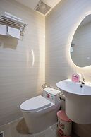 AMILA NGUYEN HUE HOTEL by SAZI