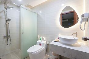 AMILA NGUYEN HUE HOTEL by SAZI