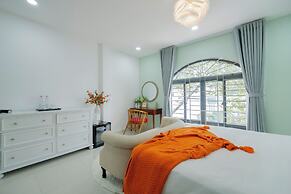 AMILA NGUYEN HUE HOTEL by SAZI