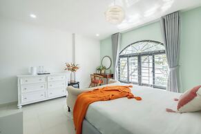 AMILA NGUYEN HUE HOTEL by SAZI