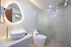 AMILA NGUYEN HUE HOTEL by SAZI