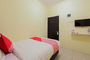 OYO 779 Mn One Residence Syariah Near ITC Cempaka Mas Near Kalbe Farma