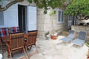 Apartments Nikolina Lumbarda