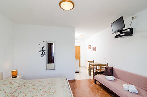 Apartments Nikolina Lumbarda