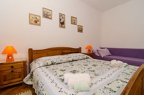 Apartments Nikolina Lumbarda