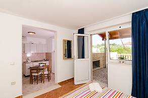 Apartments Nikolina Lumbarda